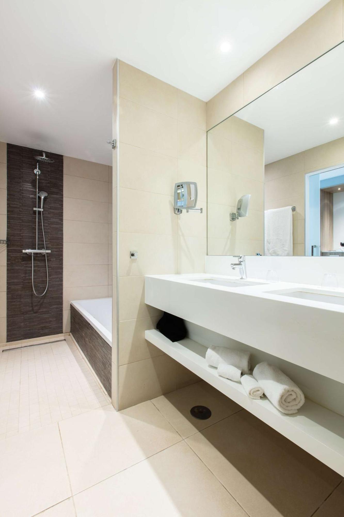 Habitación Premium con balcón y vistas a la piscina